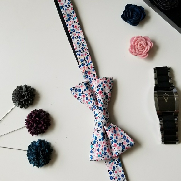 EXPRESS MODERN BOW TIE - NWOT - Picture 2 of 3